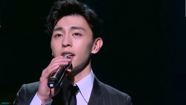 邓伦不但会演戏 还会唱歌 深情演唱太温柔