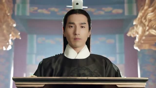 夜华今日被册封太子正位东宫以重四海之统,以系八荒之心