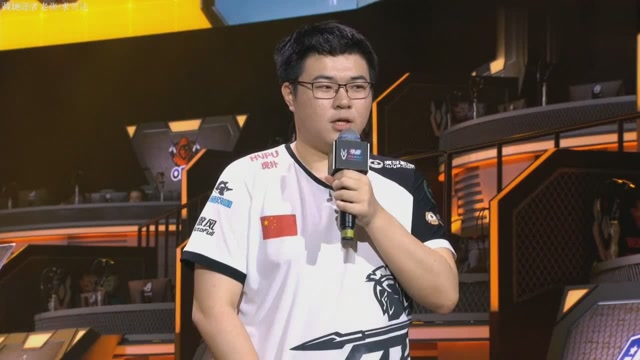 绝地求生:4am吃鸡后采访韦神,韦神表示今天的战术是保阿鲁卡