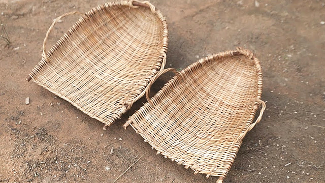 手工制作簸箕的过程,现在农村没多少人会制作这个了