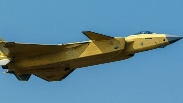 量产的歼20黄皮机太难看?网友:黄袍加身唯吾独尊