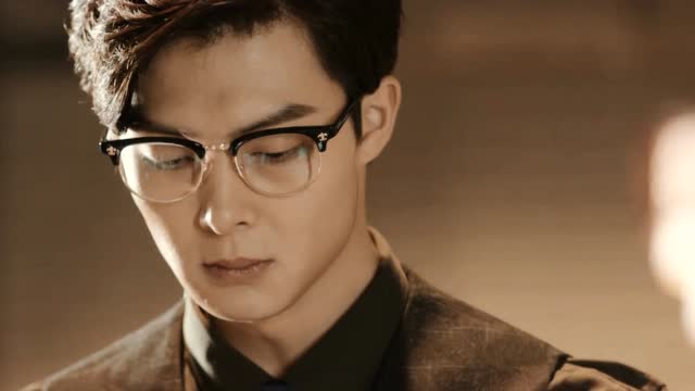 沙海:苏万被新月饭店大堂经理和领班拿下了