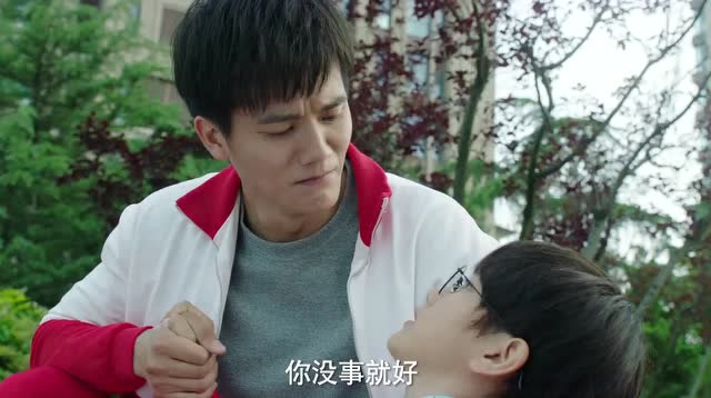 万岁万幸演感情大戏!一堆吃薯片群众!