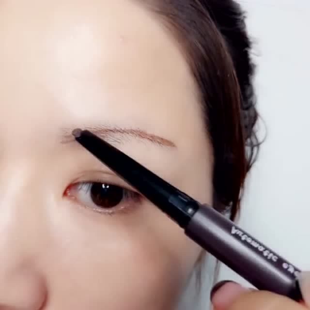 慢动作画超细挑眉,这样的眉型最显气质