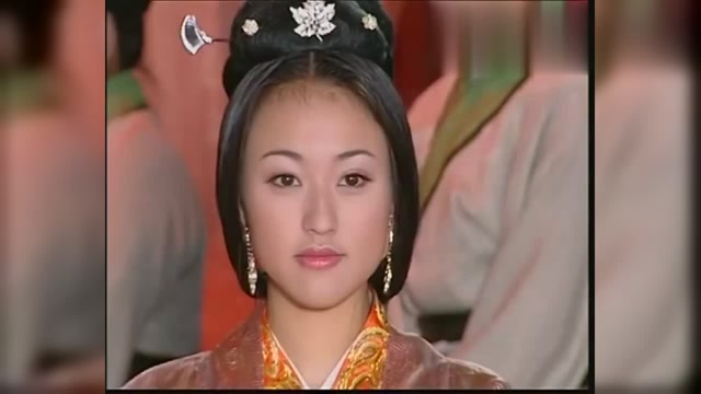 刘病已登基称帝,叫上官凤儿太皇太后,凤儿说:我是你的祖母辈