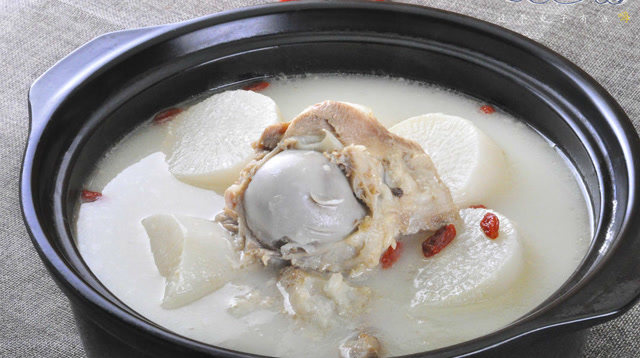 炖出绝味大骨萝卜汤