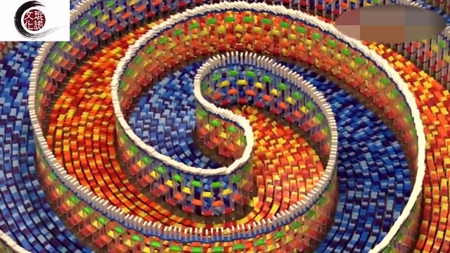 15000个多米诺骨牌的连锁反应,推倒的那一刻震撼了我的眼球!