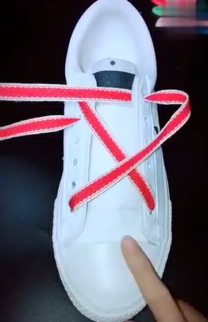 花样系鞋带:天使的翅膀的花样系法,手法超级简单又好看!