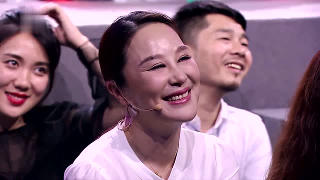 欢乐喜剧人贾冰小品《贾总的演讲》,大胆示爱丁美婷
