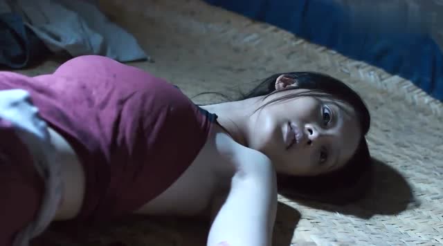 白鹿原:鹿三杀死了田小娥,小娥惊愕的望着他,嘴里喊着爸呀