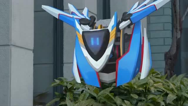 铠甲勇士猎铠:冰羽鹰看到了谁,把他认定是自己的领帅!