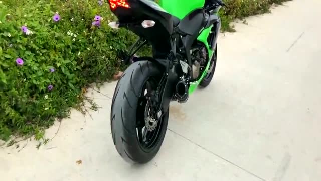 14年川崎636改装兄弟排气,听听声浪怎么样?荧光绿颜色大爱