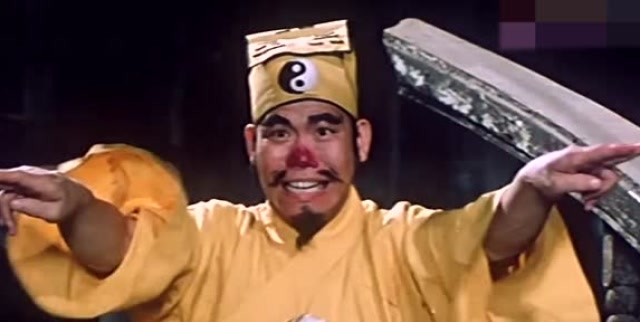 经典鬼片:这个男道士完美诠释了啥叫,死道友不死贫道