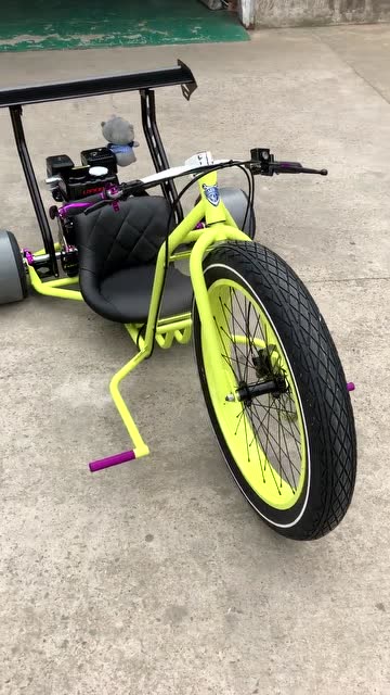 牛人自制超级奇葩电动车,前边轮胎超大,长见识了!