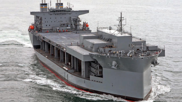 3万吨货船竟是炮舰改装,中国储藏了多少战略物资?一次装2千辆车