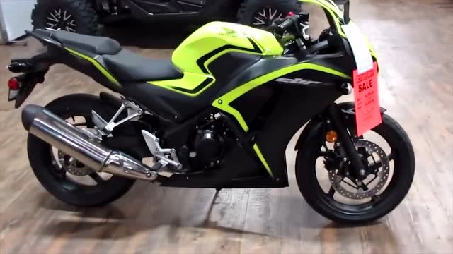 本田cbr300r到店实拍,少见的黑绿配色,颜值不要太高!