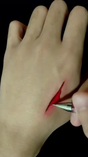 大神画画,伤口越画越逼真!厉害了!