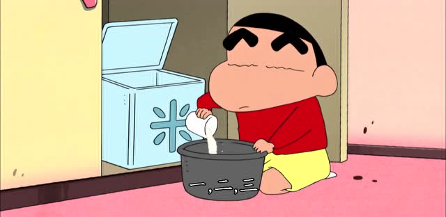 五岁的小新就是这样淘米的,怎么有种熟悉的感觉