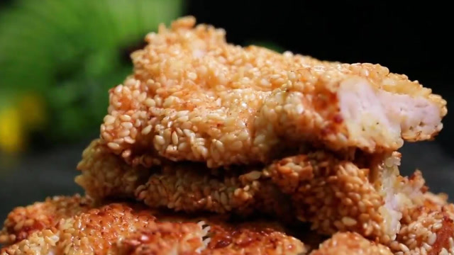 地道老北京胡同味道"芝麻里脊",外表酥脆,肉质滑嫩!