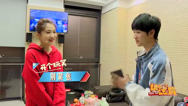 敖子逸向关晓彤发问,言辞犀利,结果没想到关晓彤这么好说话