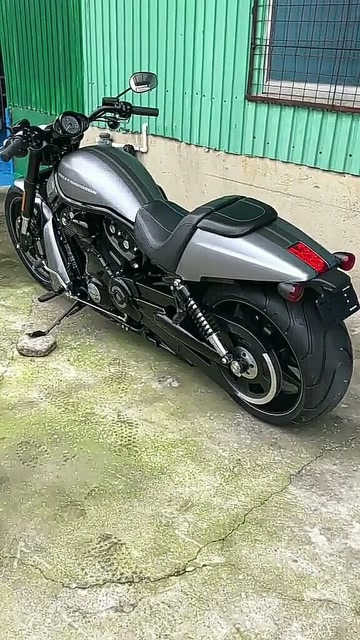 朋友的美国哈雷夜路德1250cc,这个价格我就不明白他为什么不买