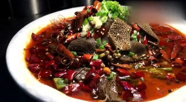 大厨教你一道"水煮毛肚"家常做法,麻辣鲜香,毛肚脆嫩,全是干货