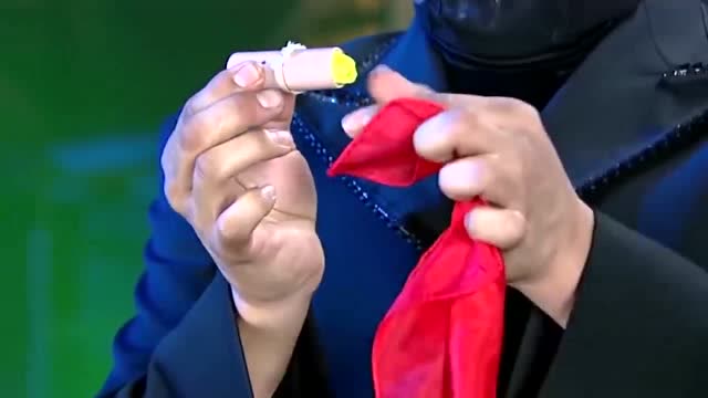 小时候好惊奇的手帕变色魔术,小技巧原来在这,你也可以学会!