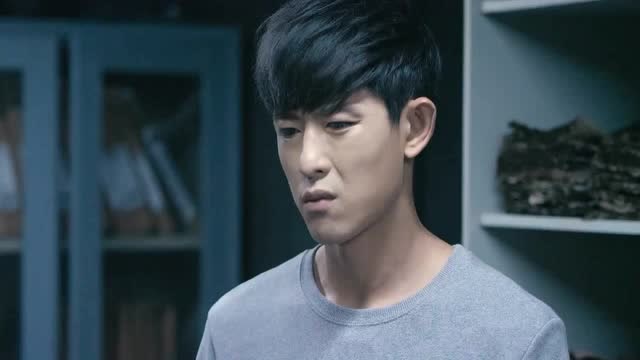 李博亮见水池有人以为是杨明,拉起来才知道他在憋气破纪录,好尴尬