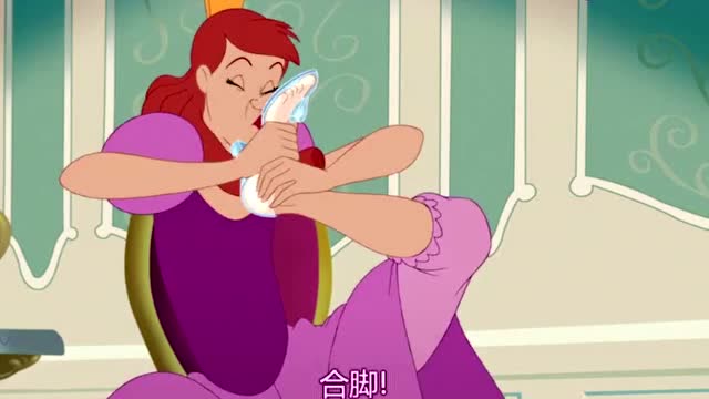 灰姑娘3:大脚仙度瑞拉姐姐,脚大却想试穿水晶鞋,结果还穿上了
