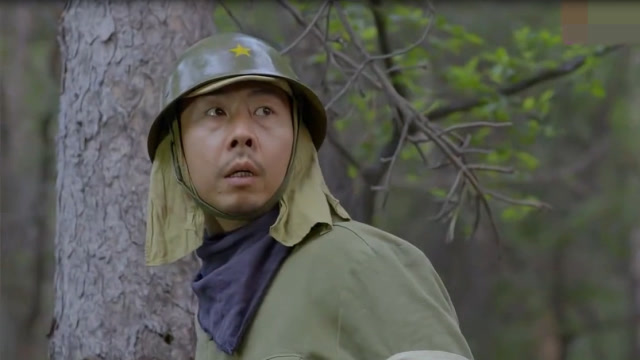 八路假扮鬼子逃跑,偶遇鬼子欺负学生妹,接下来的举动霸气了