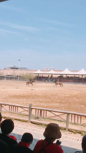古战场的赛马表演太精彩了