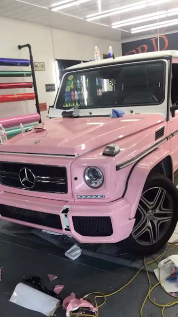 奔驰大g的卡通粉 车主是个女孩子