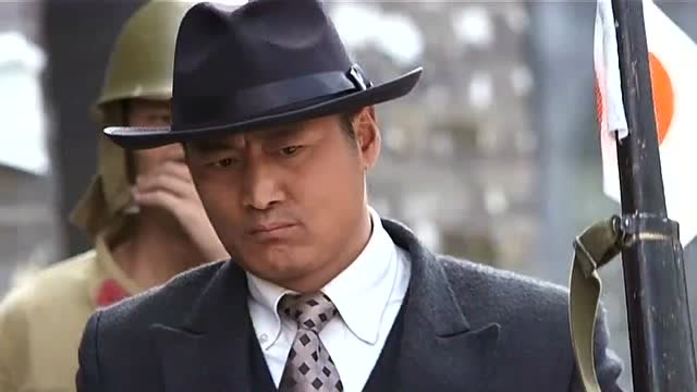 潘司令趟在棺材中,日军用刺刀穿刺,好在有惊无险