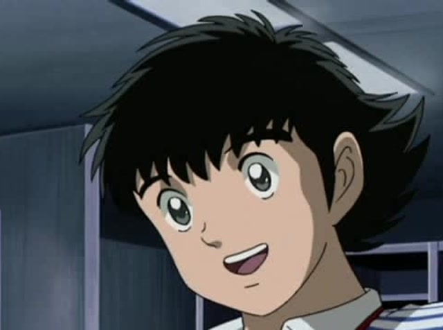 大空翼换上他的10号球衣,真是意外的合身,他非常高兴