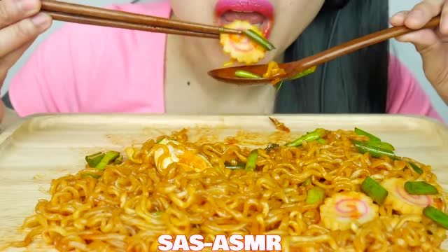 sas微笑姐吃播 超辣火鸡面 声控吃播