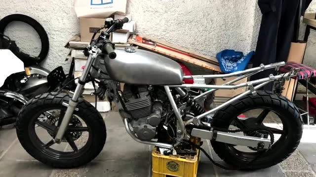 一步步教你学改装之本田cbx 250改装scrambler