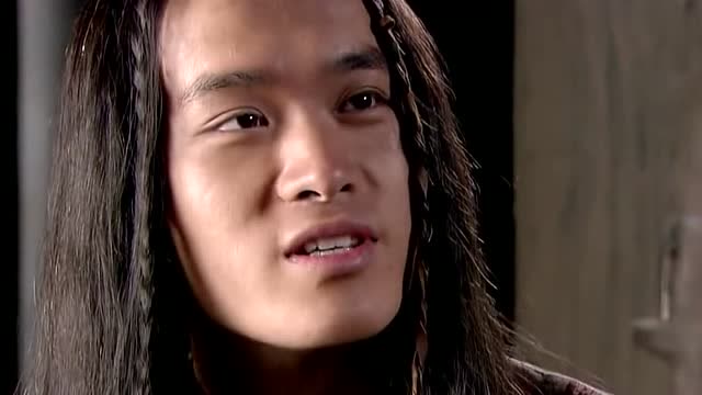 大舜:大禹来到大殿,看到儿子正在看平天冠,来了兴趣