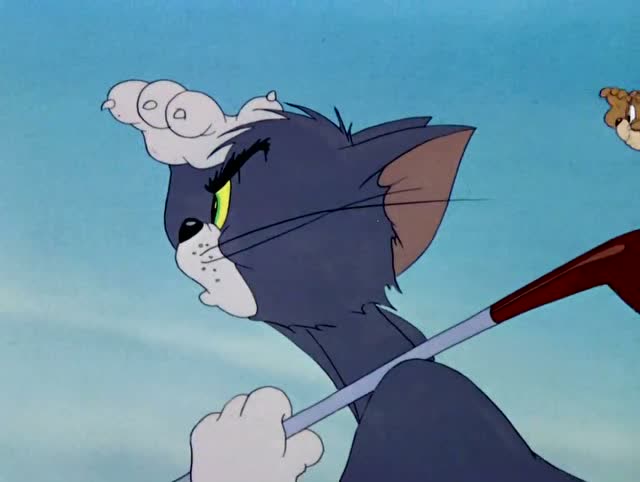 高尔夫球场汤姆自信一击,地皮刨掉三尺,球却落在杆上!