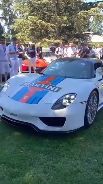 重量级神车纽北之王保时捷918一旁的布加迪都被忽略了