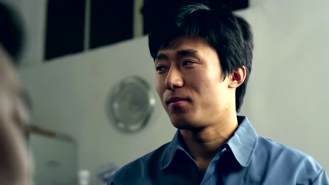 街头之王:岳松第一天上班,就被老员工百般刁难!