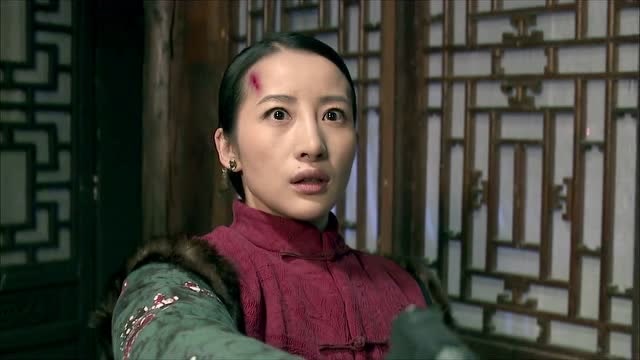 郭米花行刺桔川 给前后悄悄掏出一把手枪 不料桔川回首打晕了她