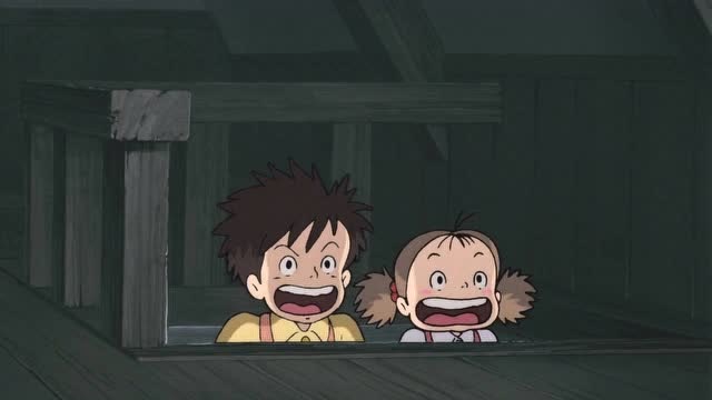 龙猫:小月和妹妹上楼前,先大喊一声壮胆!笑死我了!