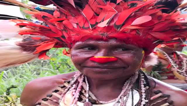 食人族酋长的女儿要出嫁,伴娘打扮成这样,还挺时尚