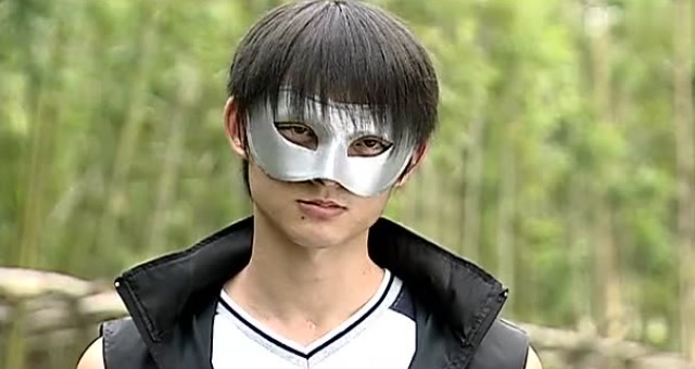 火力少年王:麦军为了夺回悠悠球,和神秘人对战,赵小松偷看