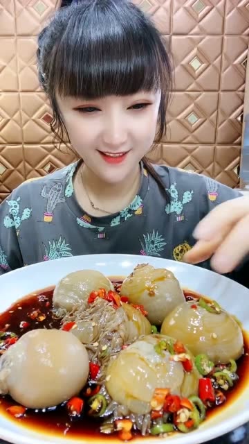 东北辣妹子生呛大海葵,这次太狠了