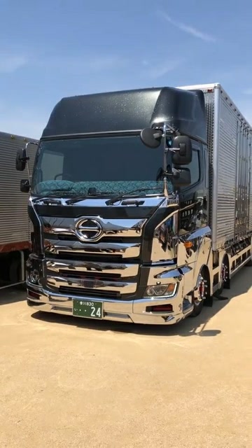 日本街头的大卡车,霸气外露