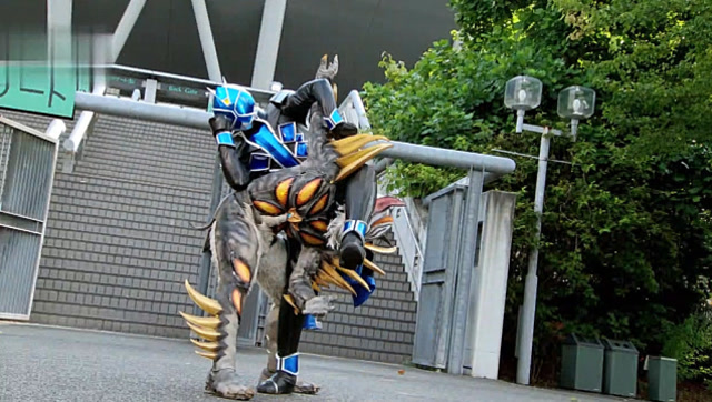 《假面骑士wizard》法爷变身流水形态开启身体液化,太酷炫了!