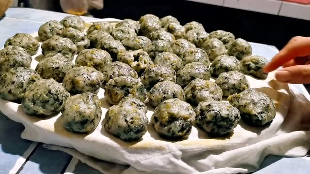 农村清明节吃清明花粑粑,不用面粉,清明果用这2种食材做法简单一看