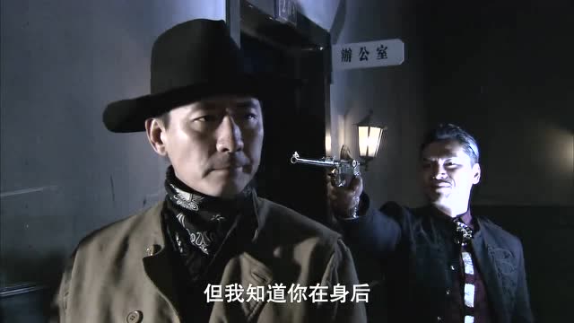 大漠枪神:沈七七以为拿枪指燕双鹰很酷,帅不过三秒,手就被燕双鹰钉