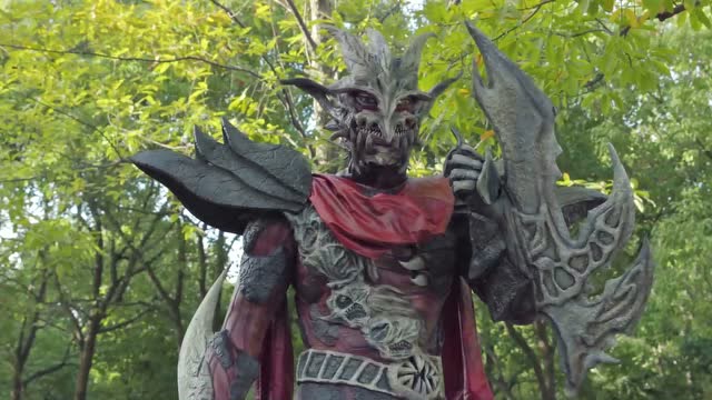 铠甲勇士之神脑危机:恩韦展露真正实力,猎铠完全不堪一击